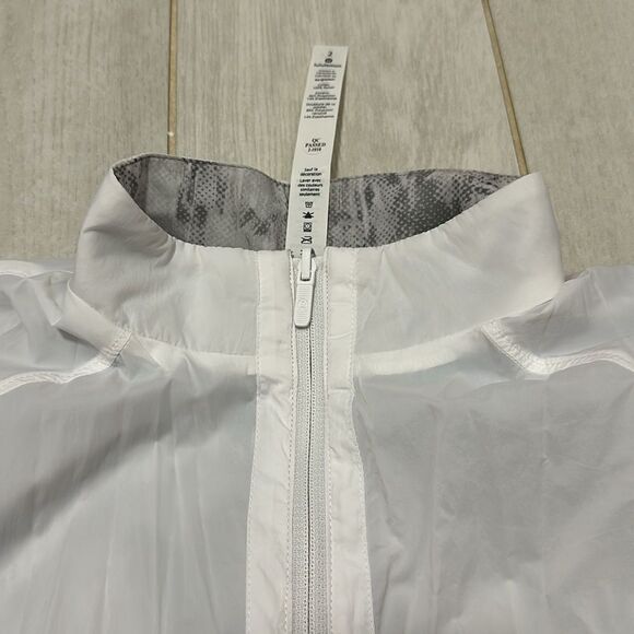New Lululemon 2 white and grey print reversible jacket - Picture 2 of 5